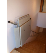 Plateforme monte escalier droit inclinée,  automatisée, plus puissante, plus solide, moins encombrante_6