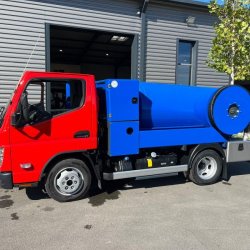 Combiné hydrocureur grande capacité 3.5T - Fuso Canter - Cuve 2300L - Débit 90 L/min à 175 bars à 37 L/min à 400 bars