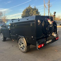 Hydrocureur combiné 4x4 compact et puissant pour l'assainissement, le débouchage et le nettoyage des réseaux d'égouts - Débit de 90 L/min à 175 bars, de 37 L/min à 400 bars