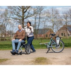 Vélo tandem pour handicapé avec siège à l'avant et roues avant inclinées - Opair
