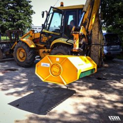 Débroussailleuse pour tractopelle Série DB
