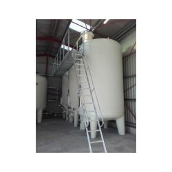 Cuve vinicole en fibre de polyester sur pieds - Capacité de 50 HL à 300 HL - Fabrication française