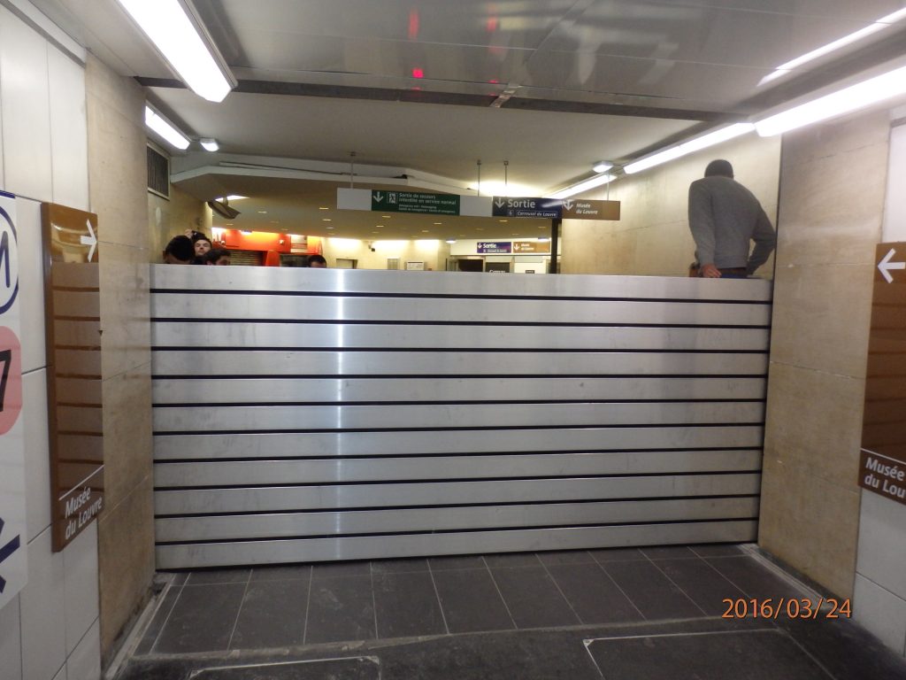 Dispositif anti-inondation démontable non mobile submersible - Flo-Dem 100 - 4 côtés - Protection sur mesure pour locaux et parkings_7