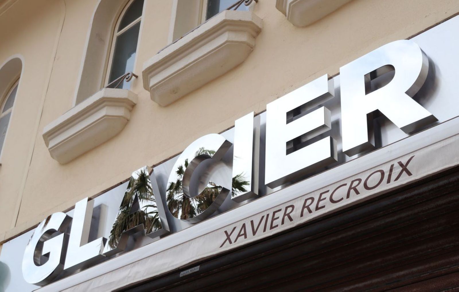 Enseigne 3D avec finition inox argent miroir