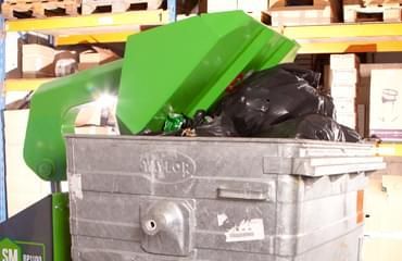 Compacteur et tasseur de bac BP660 à BP1100 L pour déchets de marché et halle alimentaire._7