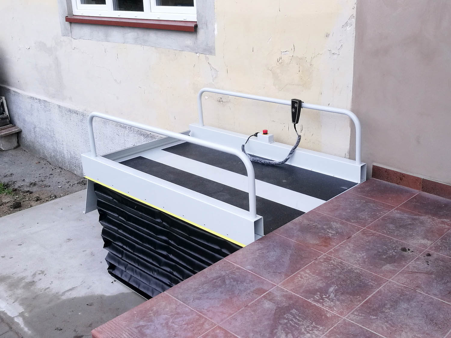 Plateforme élévatrice AMS pour franchir plusieurs étages