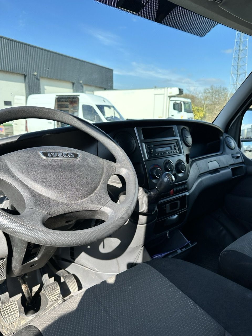 Voiture frigorifique à boîte manuelle - Volume -9,79 m3 - Iveco Daily 35S13 - LD149_7