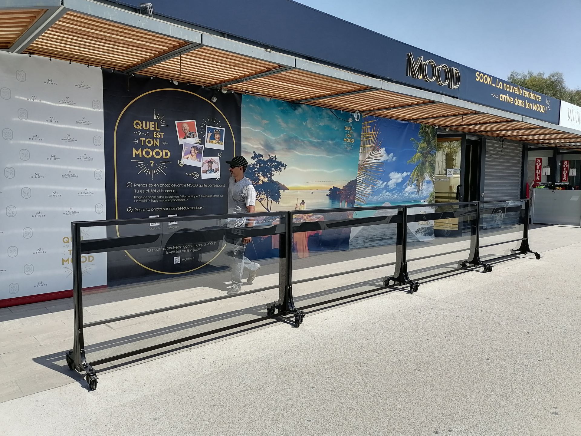 Cloison mobile télescopique pour extérieur