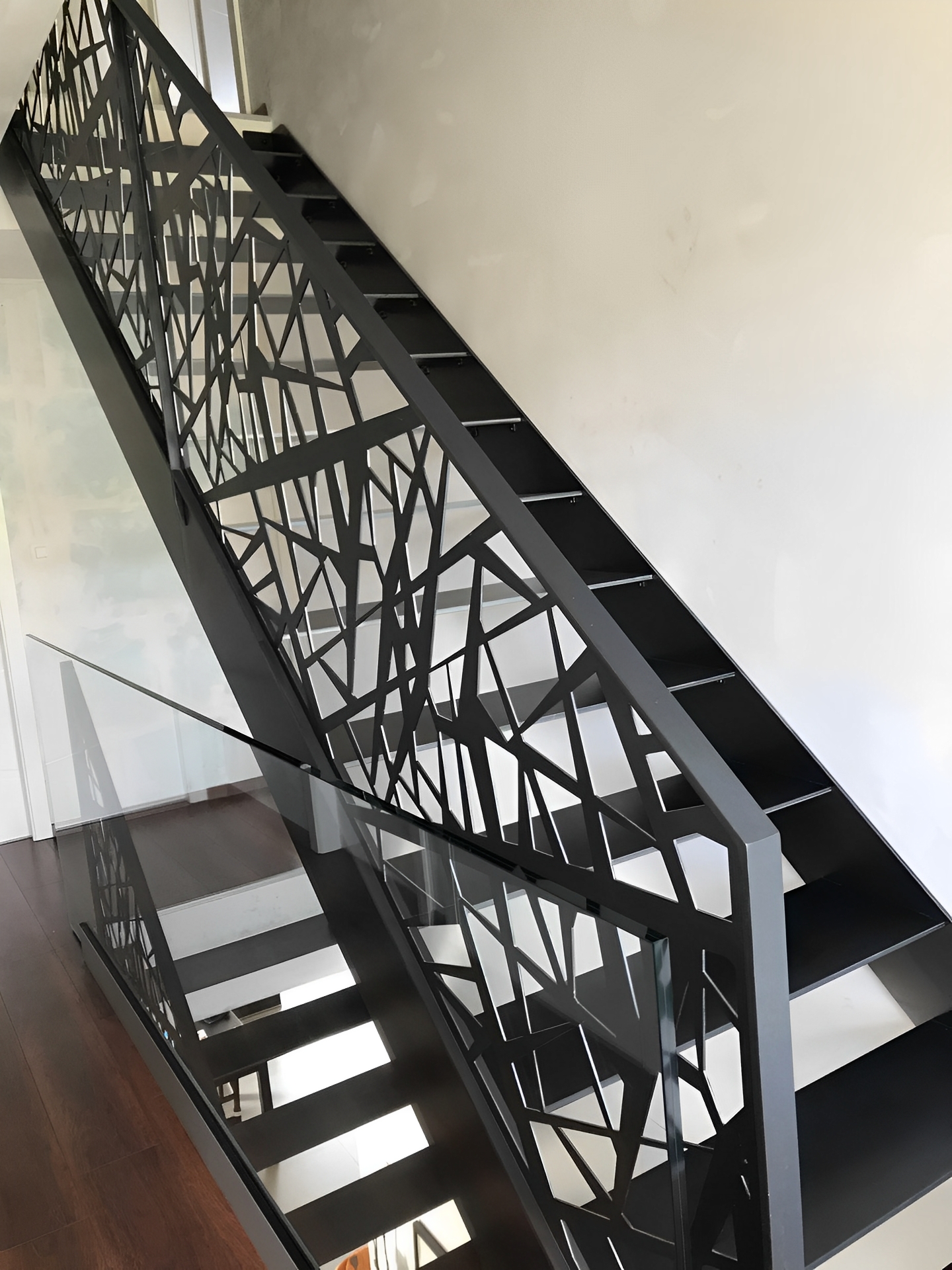 Garde-corps en aluminium découpé sur mesure