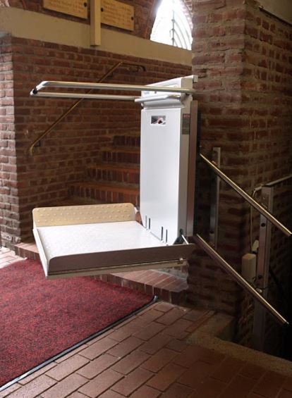 Plateforme monte escalier  courbe entièrement automatisée pour les escaliers tournants avec ou sans changement de pente_7