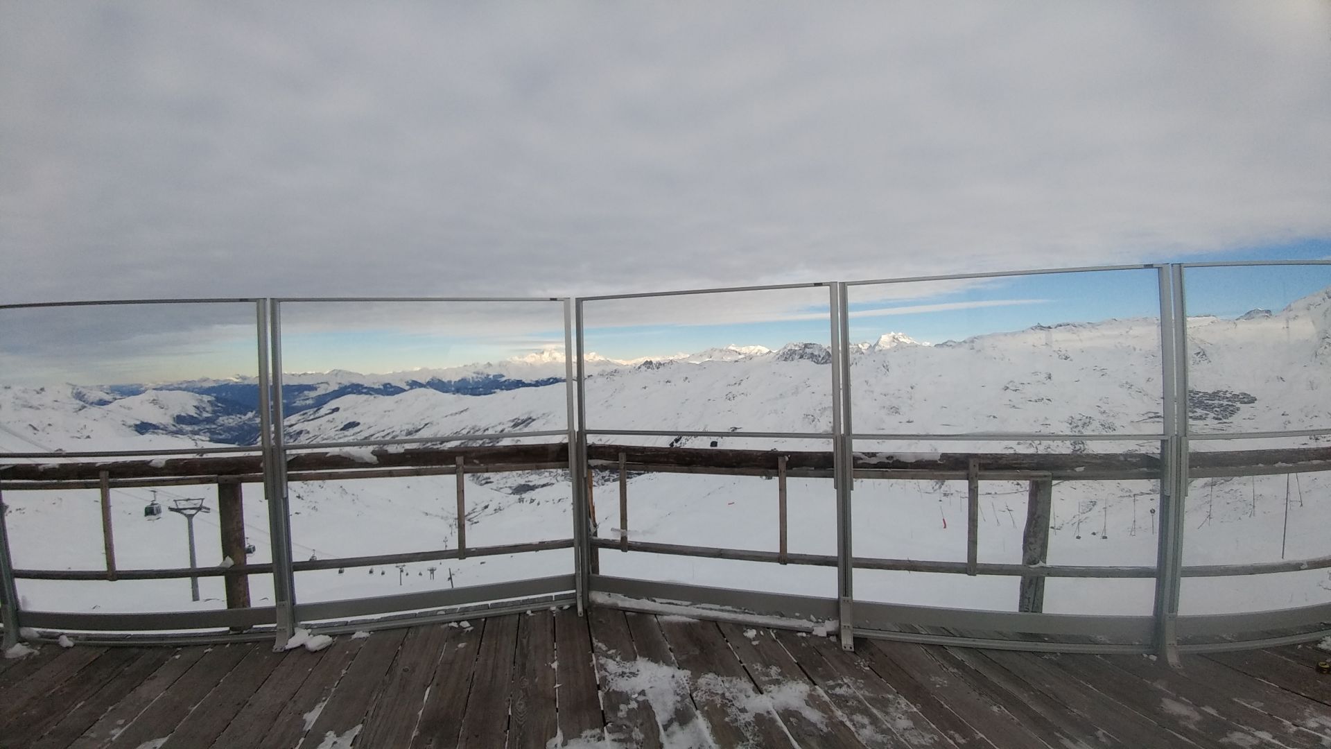 Paravent en verre ajustable pour toutes conditions climatiques