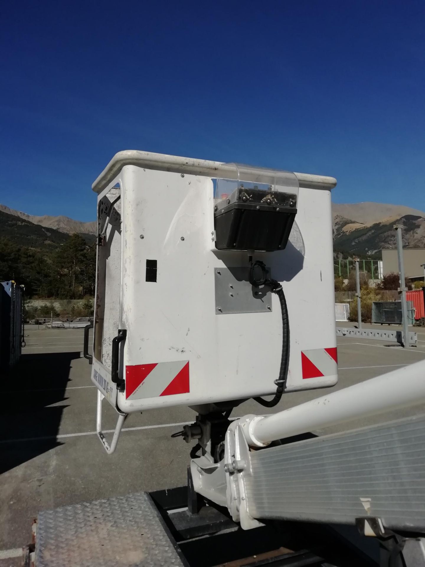 Camion nacelle Nissan Cabstar NT400 pour élagage et éclairage