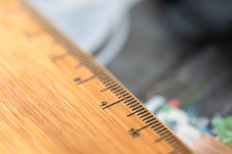 Porte-stylo en RPET - avec couvercle en bambou, sangle élastique, règle et support téléphone intégré_7