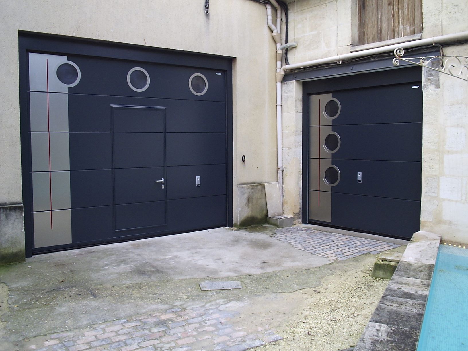 Porte de garage sectionnelle - plafond ou latérale - sur-mesure avec serrure et décor au choix_7