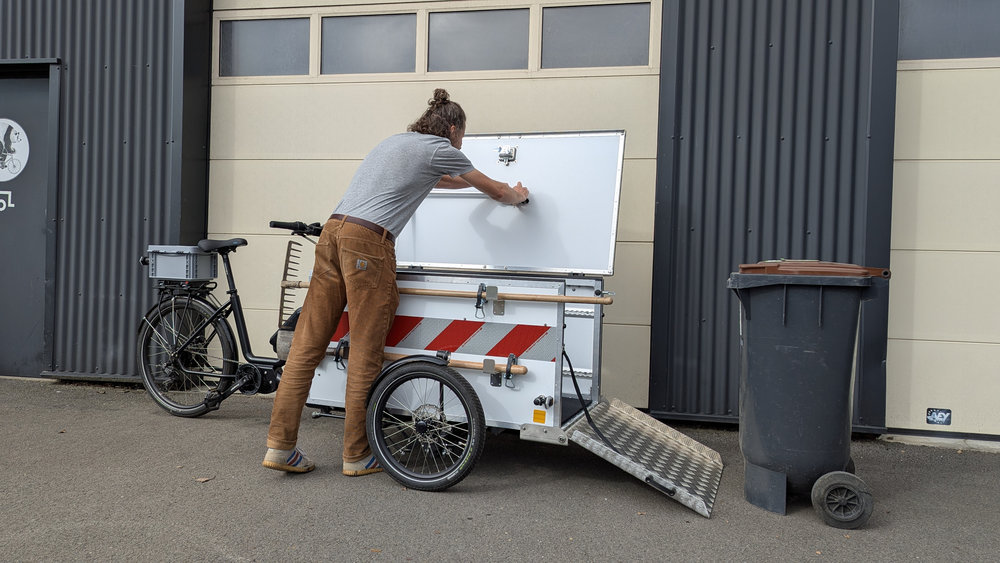 Triporteur ergonomique, robuste et innovant pour l'entretien des voiries, parcs et jardins_7