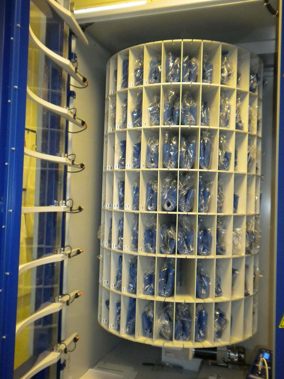 Distributeur automatique de vêtements OSL - Armoire rotative avec contrôle de stock à distance 24h/24 et 7j/7_7