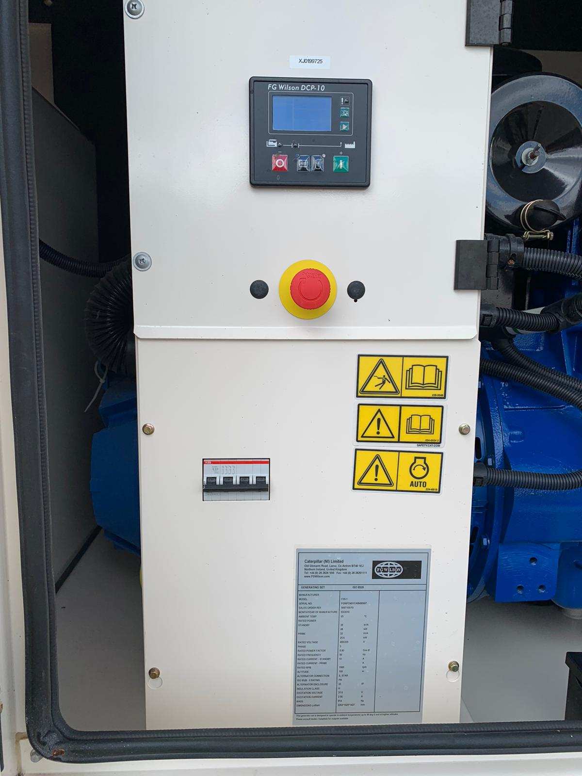 Groupe électrogène d'occasion avec capote neuf de déstockage - FG WILSON - 35 KVA -  F35-1_7