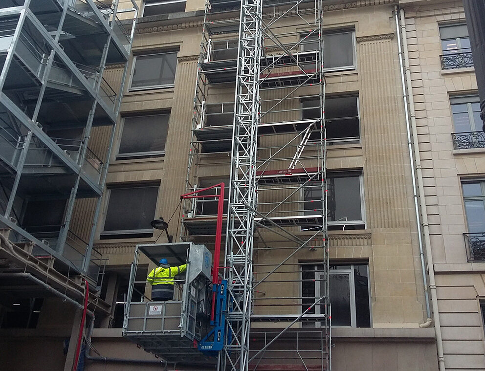 Monte-matériaux avec personnel accompagnant - capacité de charge 2000 kg - PT 2000_7