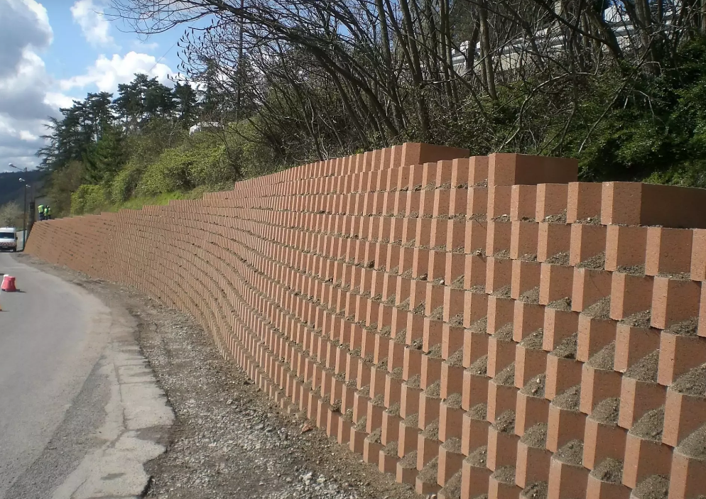 Bloc béton creux avec alvéoles, végétalisable, idéal pour remplacer les murs traditionnels- BETOATLAS - Pomel Beton_7