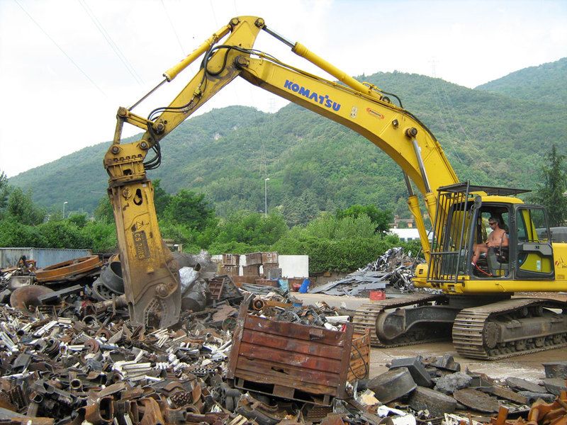Pince à acier pour engins de terrassement et démolition