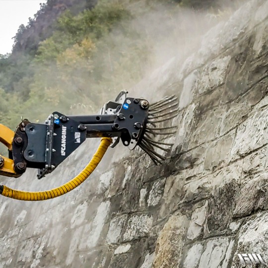 Balayeuse hydraulique Série SSC550 - adaptable sur mini-pelle 1.5 à 7.5 tonnes - marque Cangini Benne_7