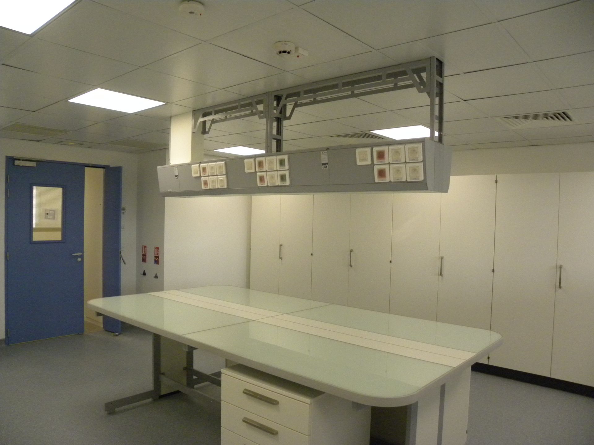 Paillasses de laboratoire pour  toutes les exigences en matière de poste de travail de laboratoire_6