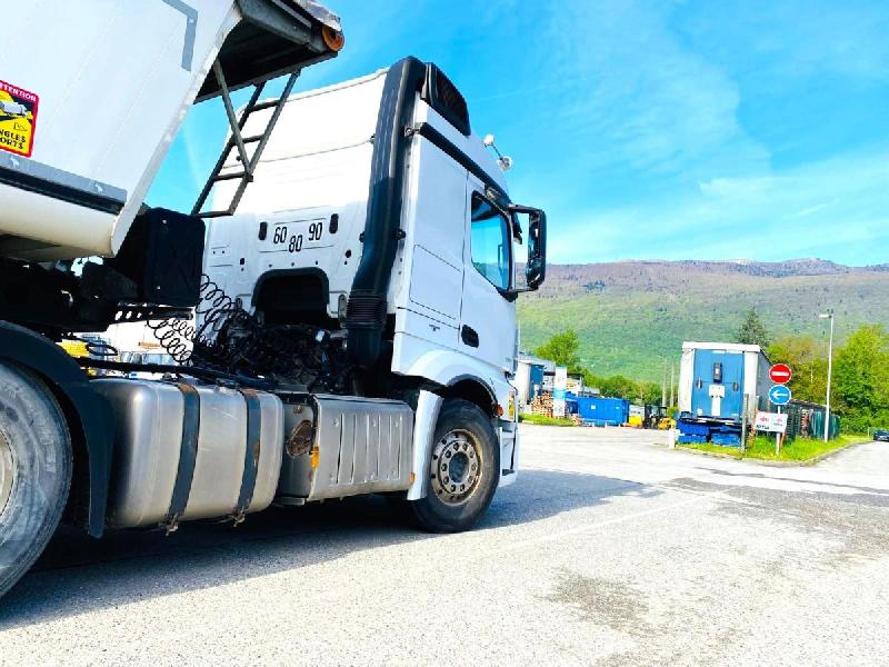 MERCEDES tracteur routier actros 1851 4x2 avec kit hydraulique_7