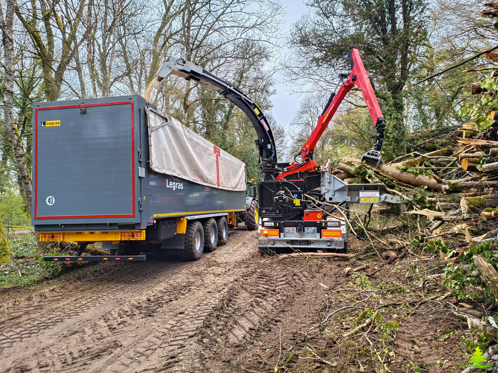 Broyeur de branches adapté aux tracteurs puissants