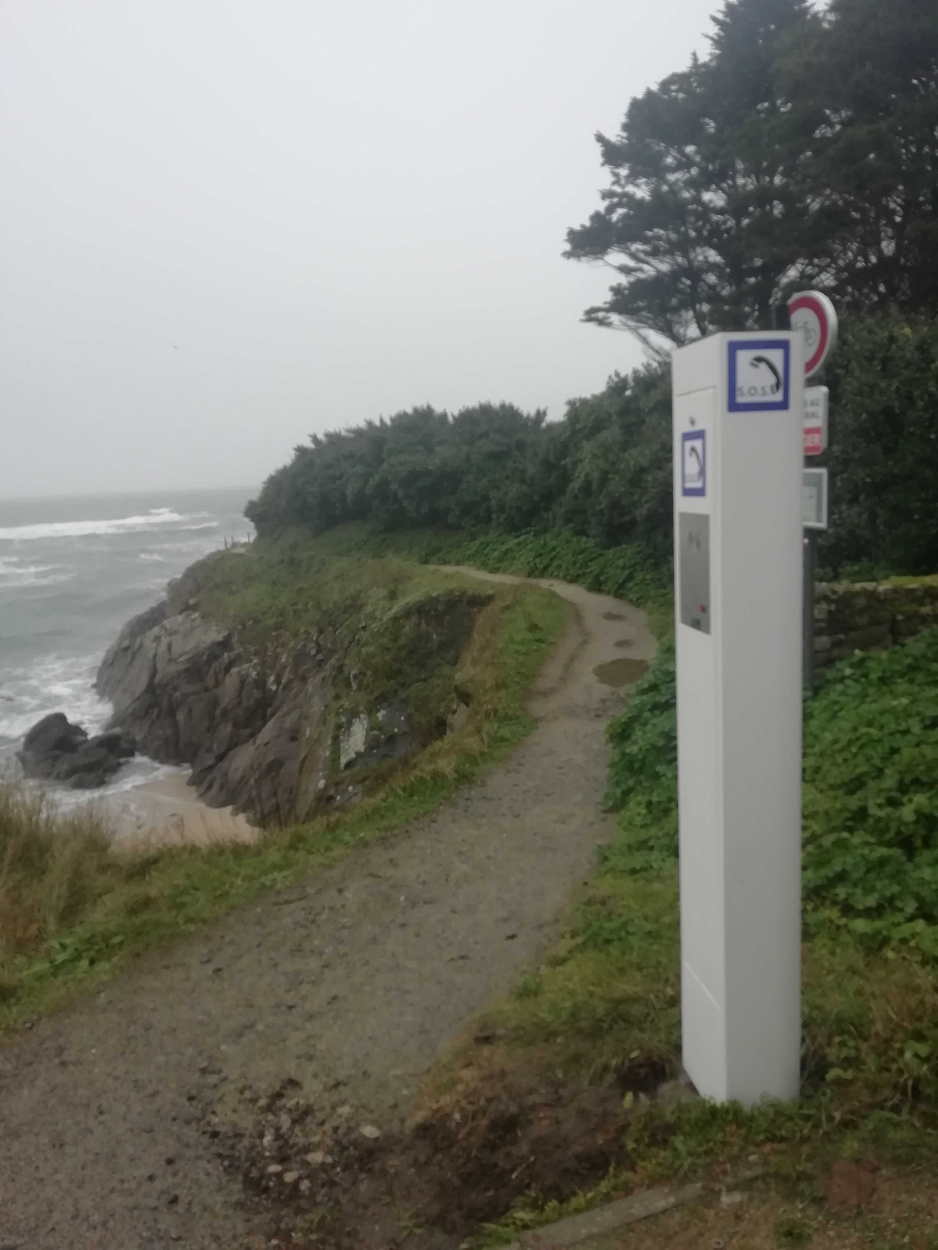 Borne SOS GSM anti appels intempestifs - jusqu'à 4 numéros - robuste et adaptée PMR_7