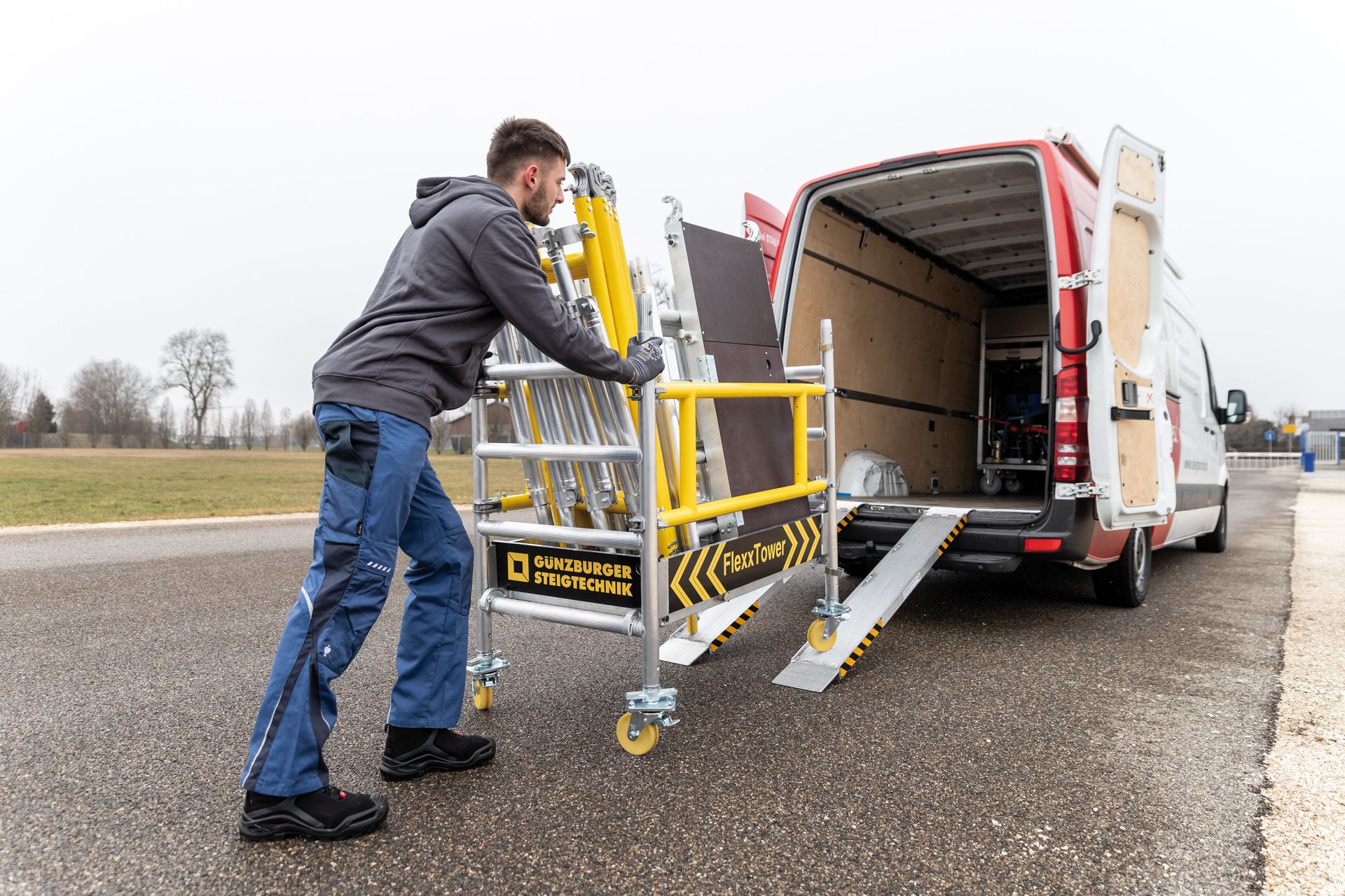 Échafaudage mobile avec roulettes verrouillables de 125 mm de diamètre