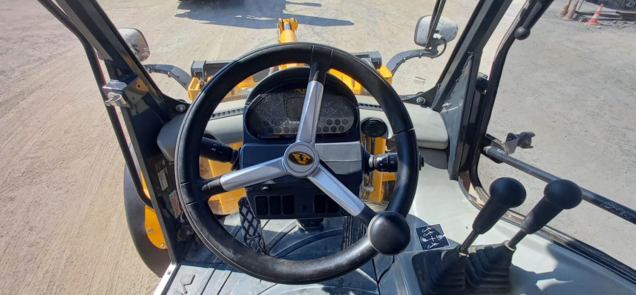 Tractopelle articulé d'occasion en très bon état, sur pneus - VENIERI 10.23D_7