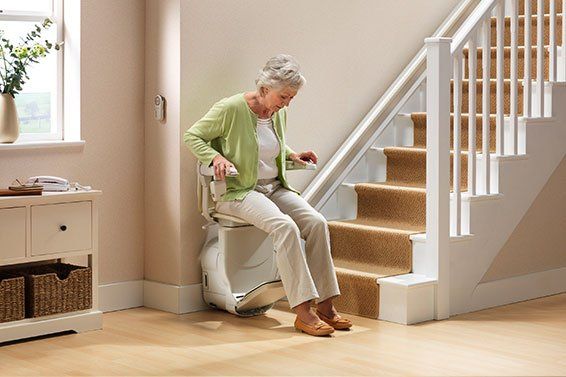 Fauteuil monte-escalier SIENA - Monte-charge pour escaliers droits ou tournants - Design épuré, pivotement manuel ou motorisé, charge jusqu'à 160?kg_8