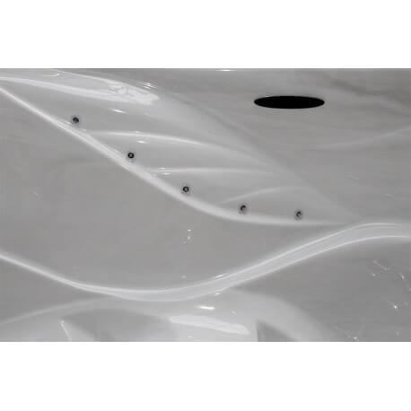 Spa compact avec dimensions idéales de 215 x 200 cm