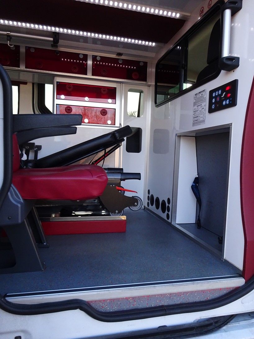 Ambulance Opel Vivaro avec contrôle technique à jour