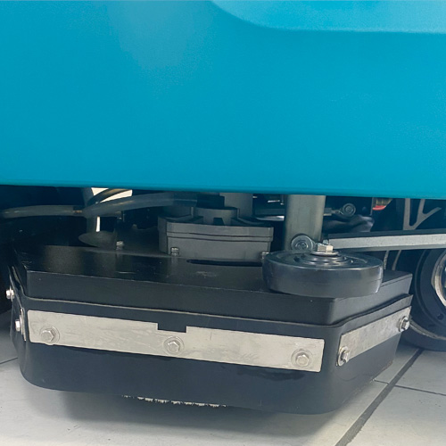 Autolaveuse autoportée T130/85R - nettoyage professionnel pour grandes surfaces, réservoir grande capacité, double brosse_7