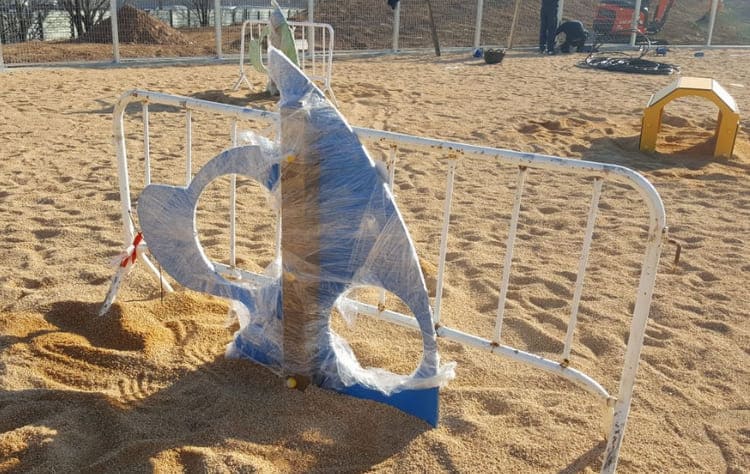 Parcours canin d'agility complet - 5 obstacles : saut en hauteur, palissade, roue, table et slalom - développé pour l'agilité, la vitesse et l'obéissance_7