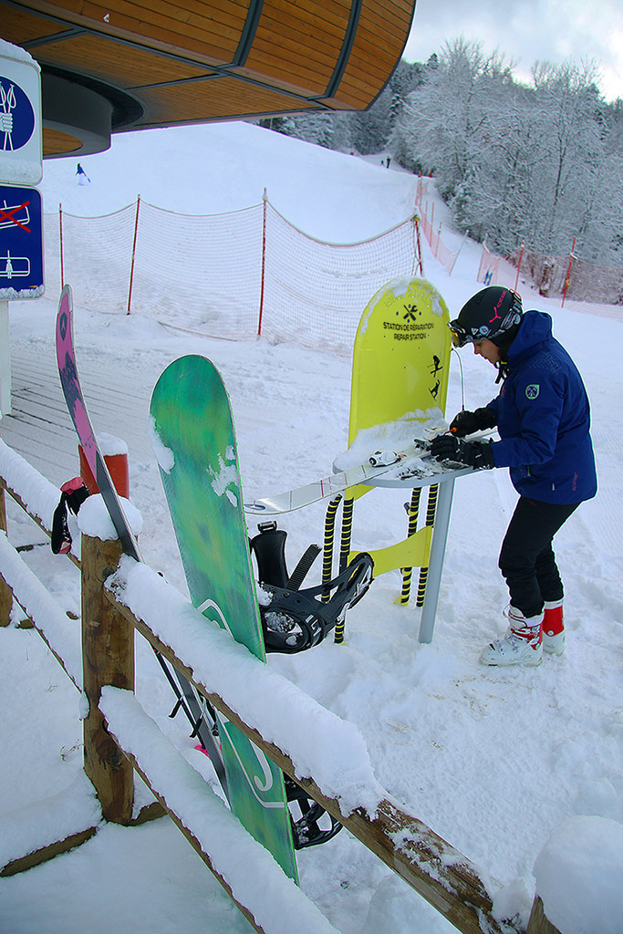 Station de réparation en libre-service ergonomique et personnalisable pour vélo et matériel de glisse - Clever ifix-overall_7