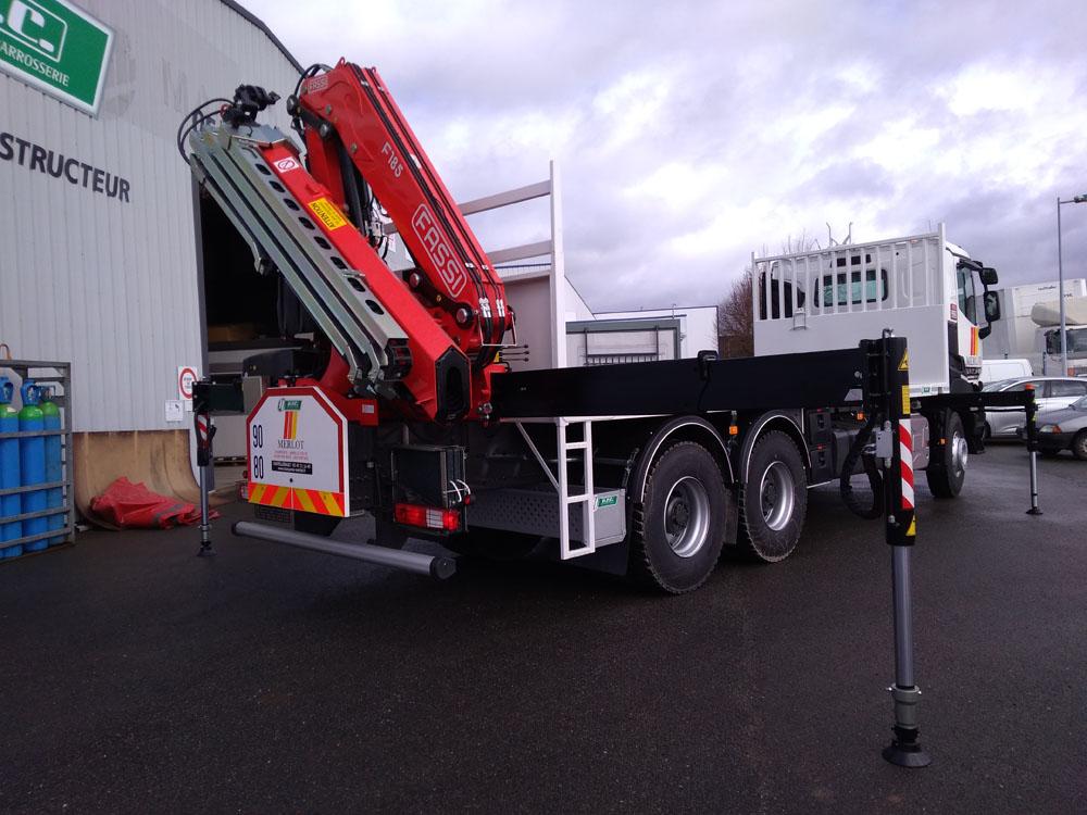 Grue de portée 13 à 38 t/m pour porteur, tracteur, remorque  - hpc_7