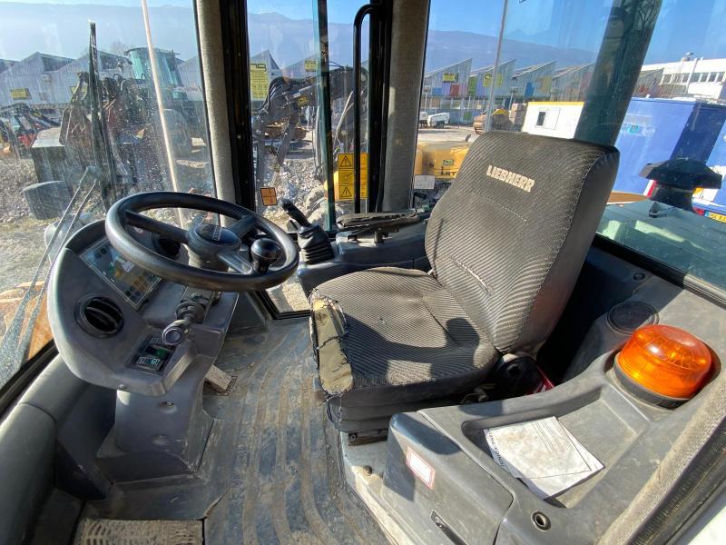 LIEBHERR chargeuse l524 10t_7