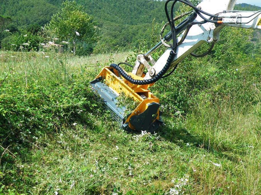 Broyeur forestier pour tracto et pelle 6-8 tonnes_0