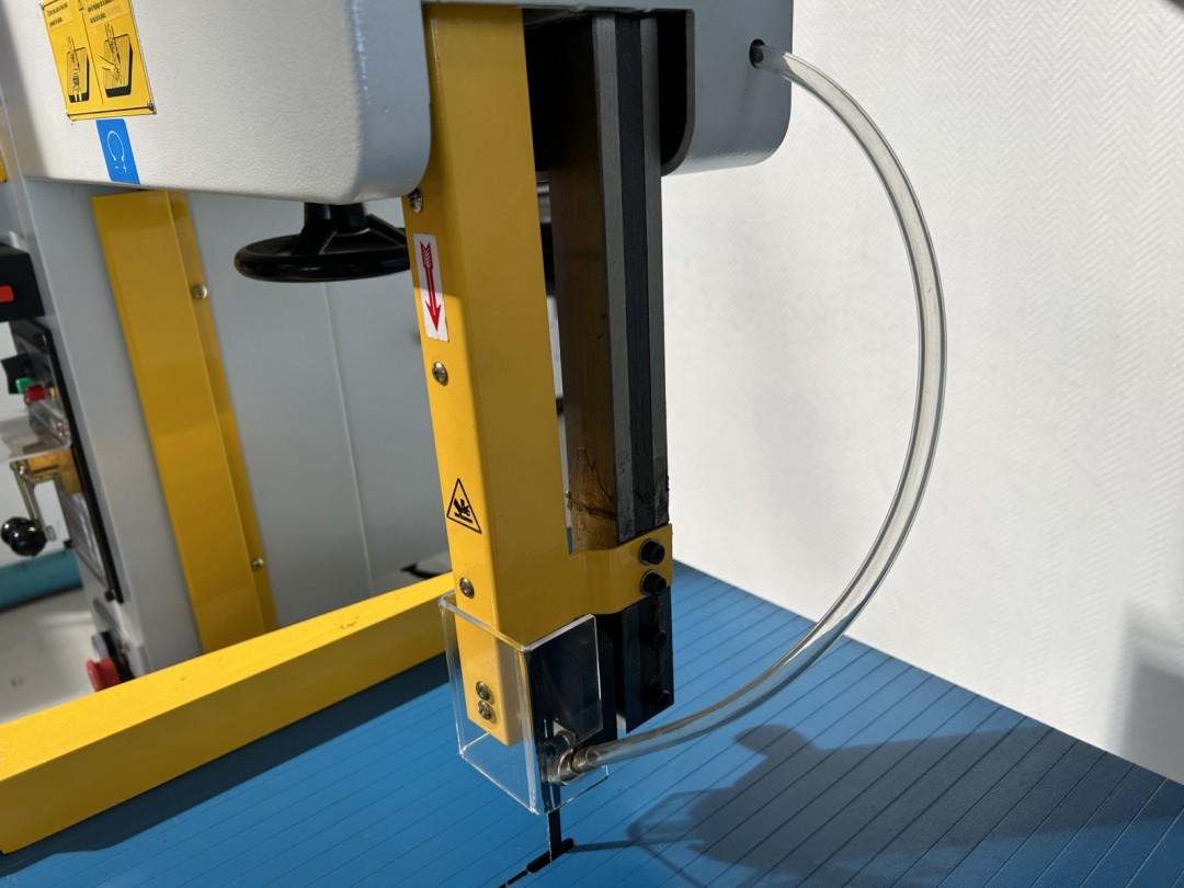 Scie à ruban verticale ARROW - SV455 avec variateur de vitesse et dispositif de soudage intégré_7