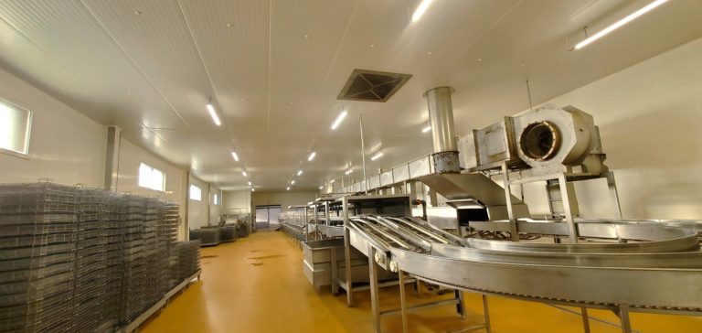 Eclairage industriel destiné aux zones avec des taux d'empoussiérage et d'humidité élevés - reglette led semimo 2_7