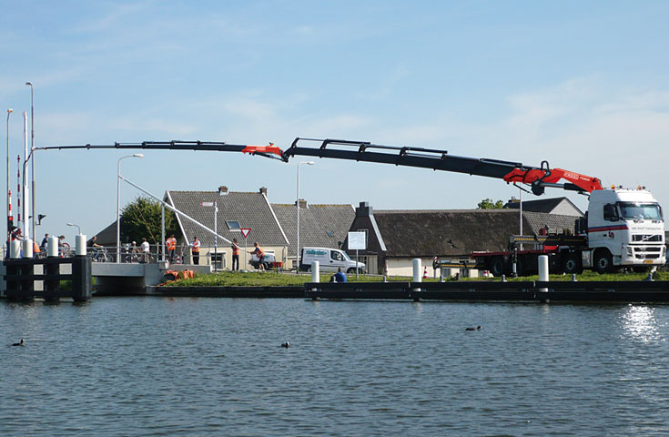 Grue auxiliaire Fassi F1300RA HE-Dynamic - capacité de levage 95,11 tm - bras hydraulique jusqu'à 31,85 m avec jib_7