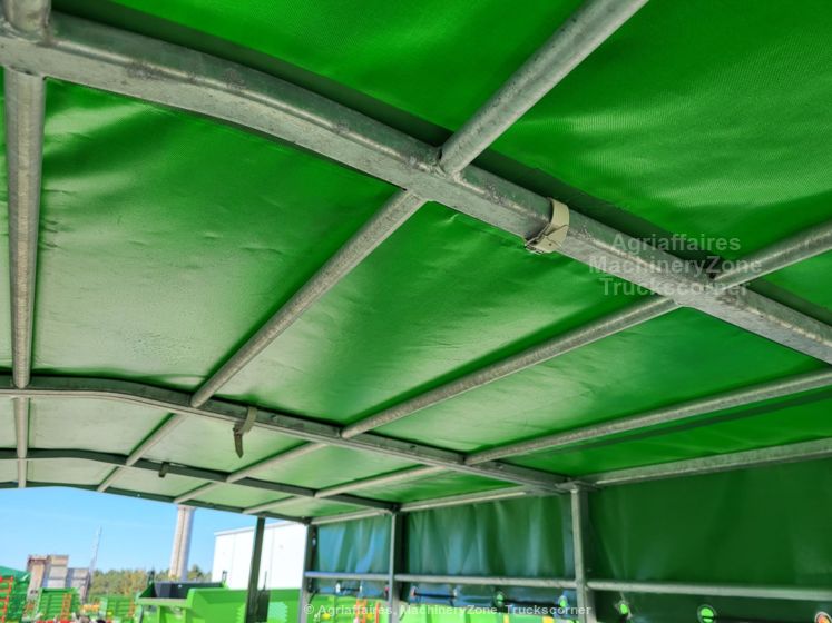 Bétaillère Pronar T046 - caisse de chargement avec ridelles en contreplaqué vissées et équipements robustes_7