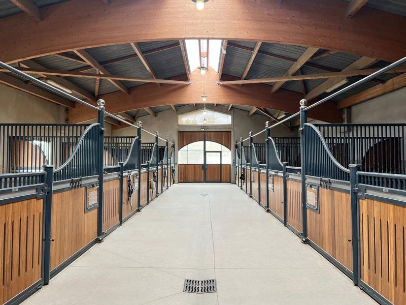 Façade Swing Wave - Façade de box pour chevaux avec ouverture totale pour curage mécanique - Gamme Wave_7