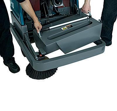 S10 Balayeuse industrielle TENNANT autotractée_7