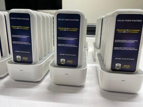 Station chargeur téléphone Blues Ergo - 5 batteries portatives avec câbles tridents (Lightning, Micro-USB, USB-C)_8