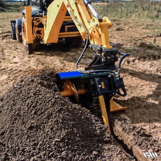 Équipement de tranchée avec patin de réglage de profondeur