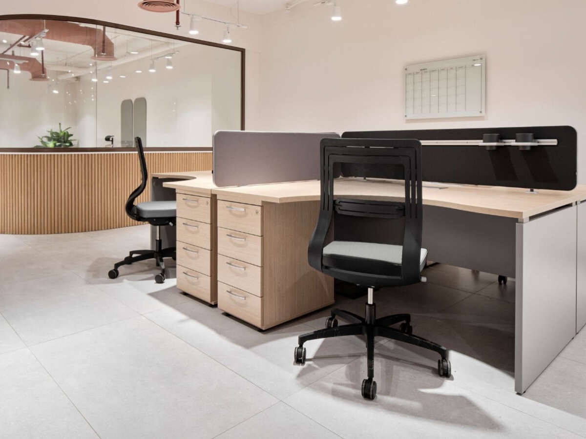 Bureau opératif classique OGI V - Cloisons séparatives en option - Plateaux variés et personnalisables_7