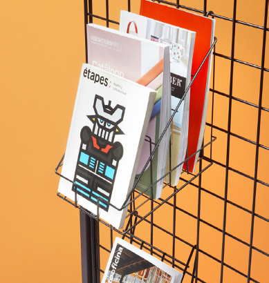 Support de présentation autoportant pour espaces publics